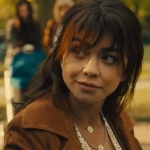 Pitch Perfect Bumper In Berlin Sarah Hyland Leather Coat